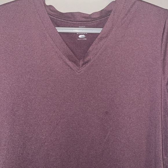 🌹LEG3ND V NECK TEE - Picture 2 of 3